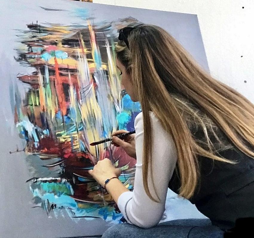 RESSAM LEYLA AFACAN KODAMAN’IN SERGİSİ DEVAM EDİYOR