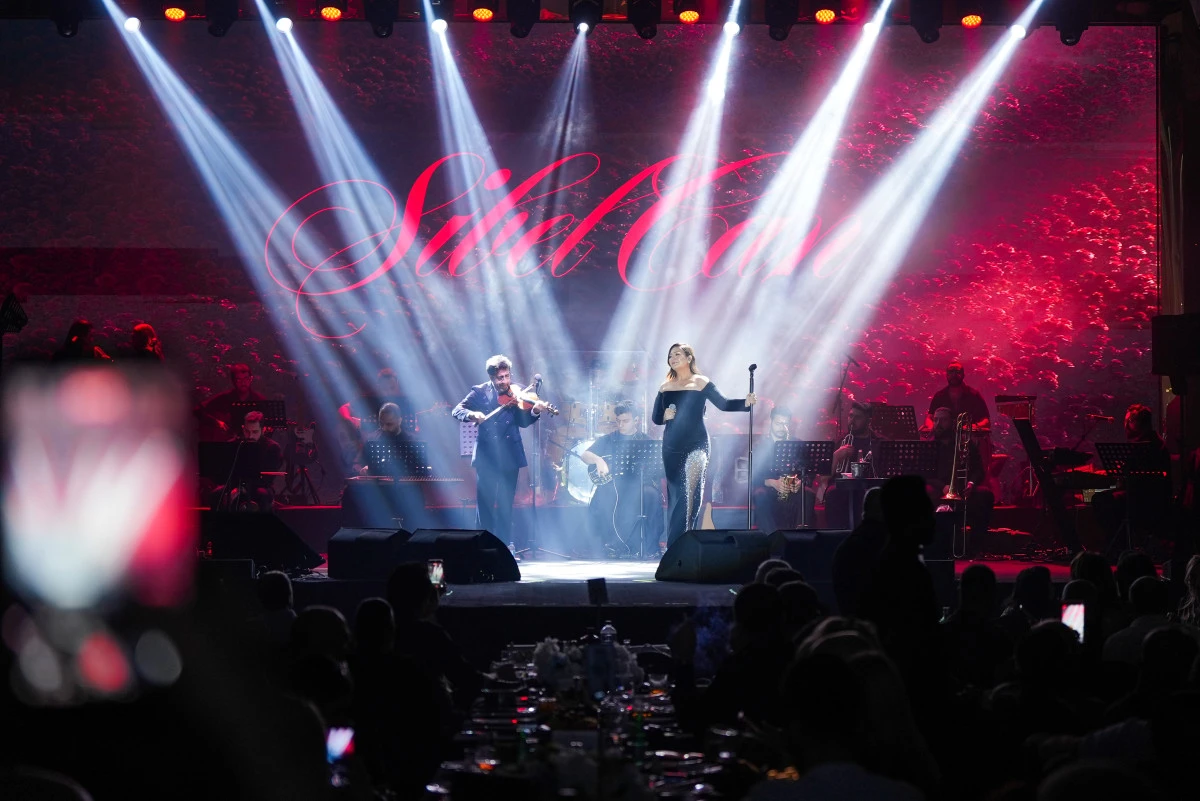 SEVGİLİLER G&Uuml;N&Uuml;&rsquo;NDE SİBEL CAN R&Uuml;ZG&Acirc;RI