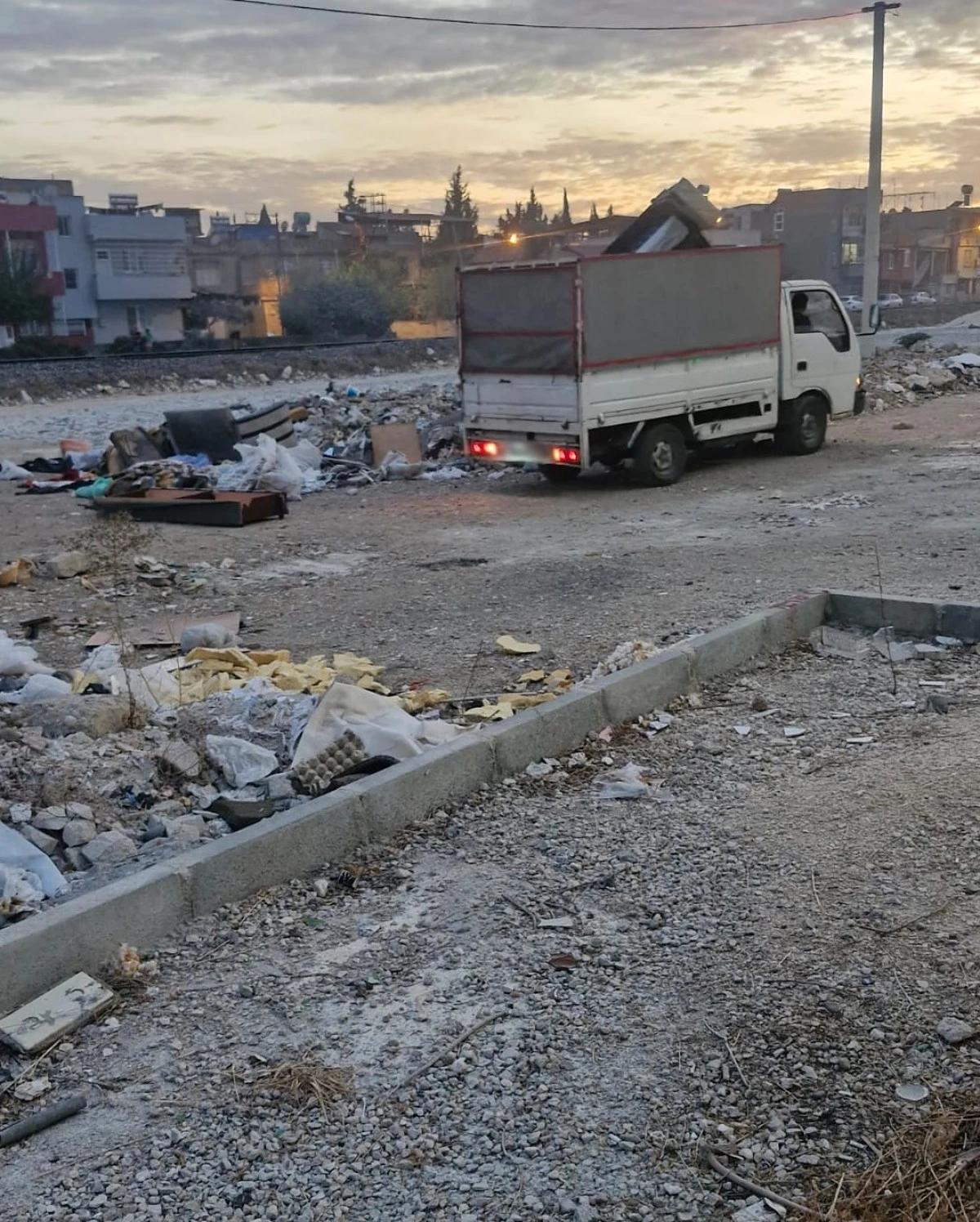 Seyhan Belediyesinden Kaçak Moloz Dökümüne Karşı Yoğun Mücadele