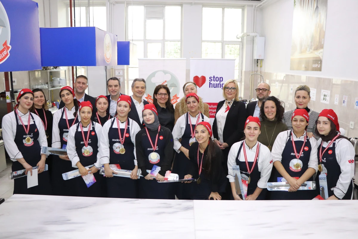 Sodexo&rsquo;nun &lsquo;Gelecek At&ouml;lyeleri&rsquo;, gen&ccedil; şeflerin &lsquo;tatlı&rsquo; rekabetine sahne oldu