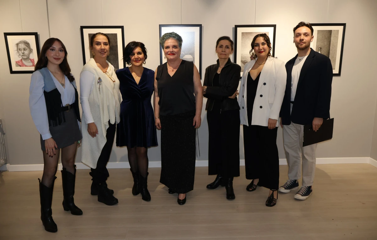 T&uuml;rkmen Alkan&rsquo;ın &ldquo;Sessiz Direniş&rdquo; Sergisi Sanat İzleyicisi ile Buluştu.