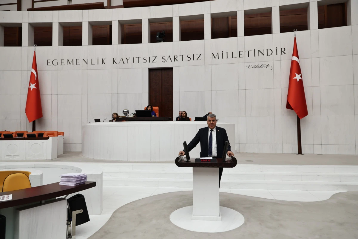 "Ulu Önderimizin izinde yürüyor, ölümsüz eserlerine sahip çıkıyoruz"