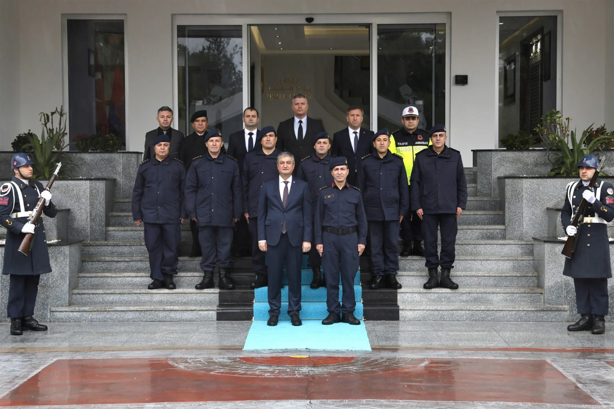 Vali Mustafa Yavuz, İl Jandarma Komutanlığını ziyaret etti.