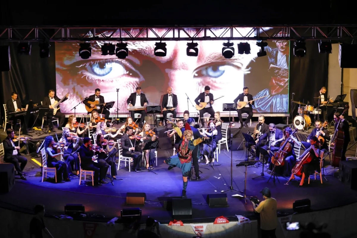 Vali Mustafa Yavuz Maarif Orkestrasinin Muhteşem Konserine Katildi