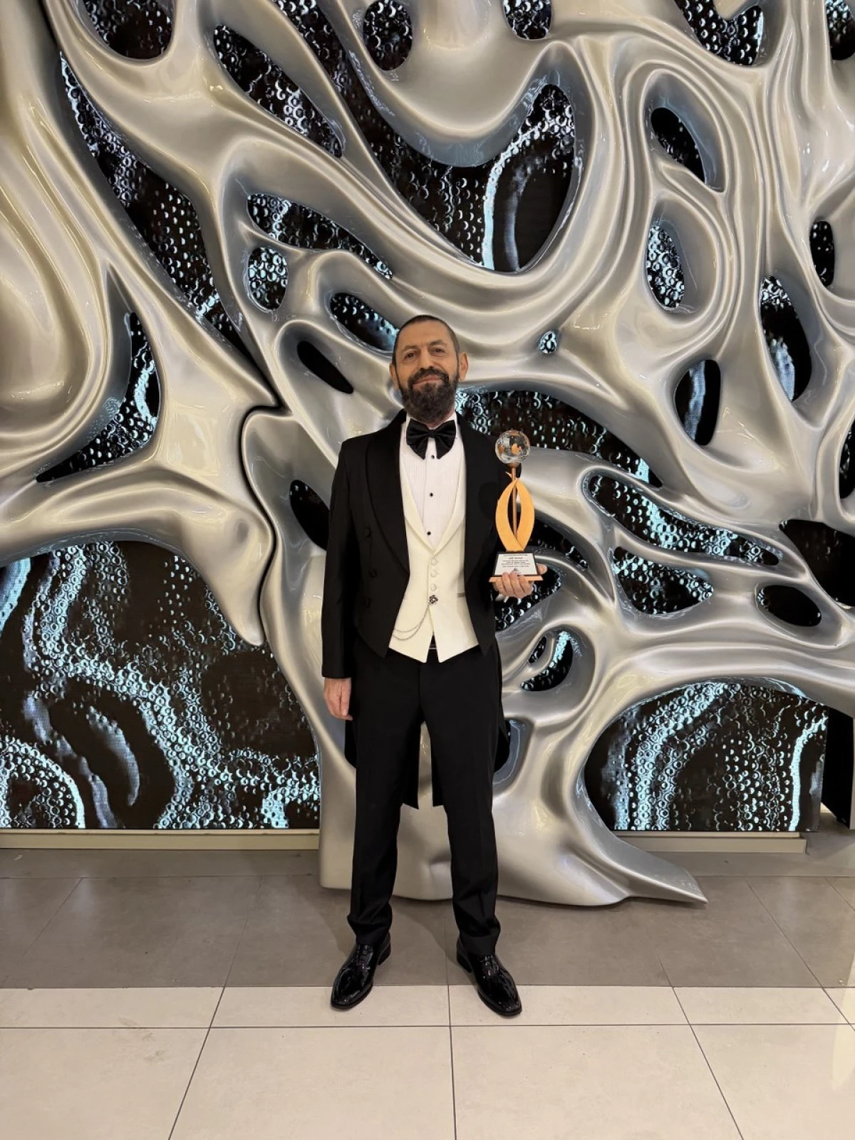 Yılın Barış İnsanı &Ouml;d&uuml;l&uuml; D&uuml;nyaca &Uuml;nl&uuml; Yazar Akif Manaf&rsquo;ın