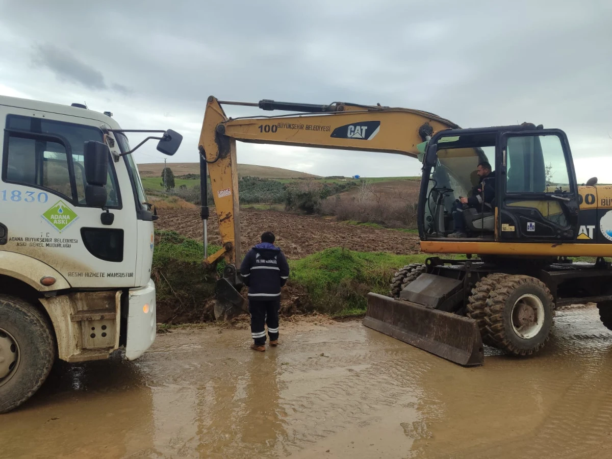 Yumurtalık'ta şiddetli yağışlara karşı hızlı m&uuml;dahale