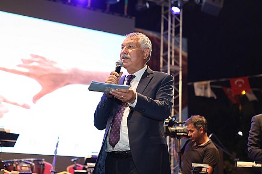 Başkan Zeydan Karalar, “Yaşasın sinema, yaşasın demokrasi, yaşasın emek.”