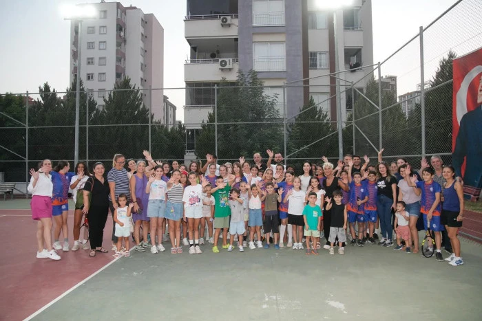 Seyhan'da 30 Ağustos Coşkusu Tenis Kortlarına Taşındı